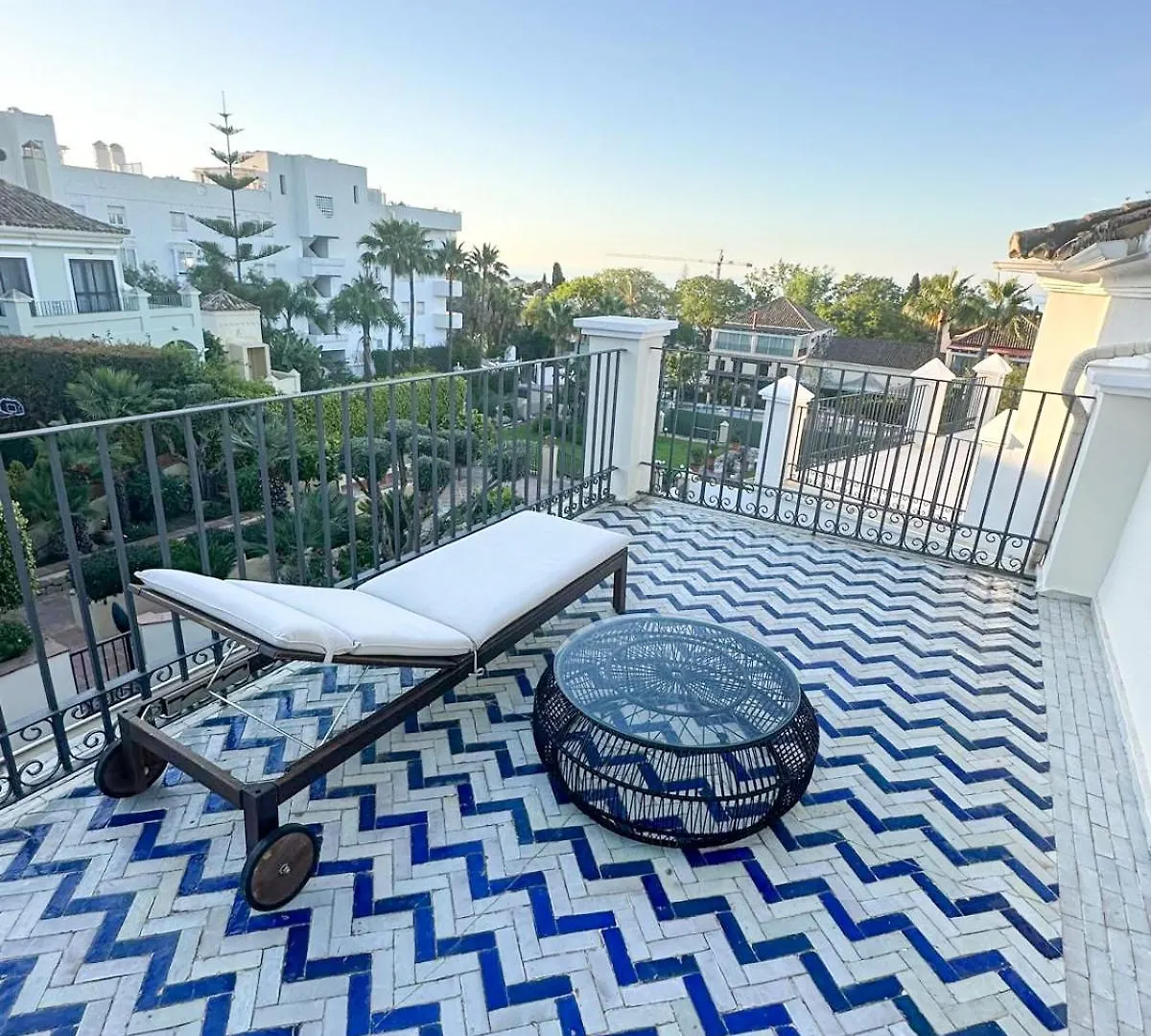 Elegant 3Br Golden Mile Retreat location